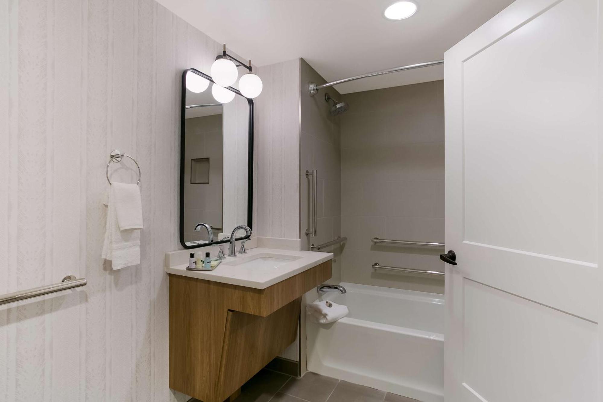 Western Premier The & Conference Center Hotel 4*